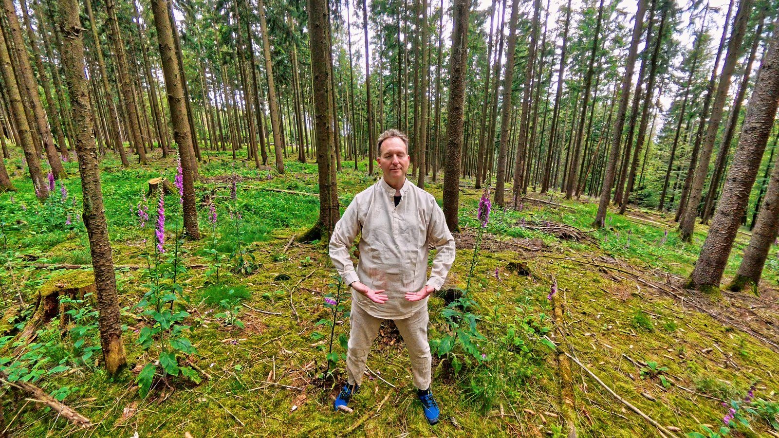 Mark Hosak Qigong-Haltung · Dr. Mark Hosak, promovierter Japanologe der Universität Heidelberg, Begründer Shingon Reiki und Großmeister der Taguchi-Ninjutsu-Linie