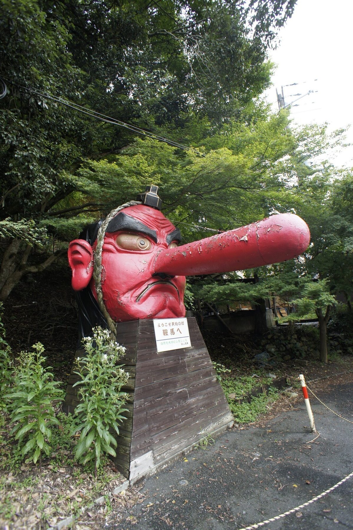 Drei-Tengu-Statue am Kamakura · Yamabushi-Geistwesen der Kampfkunst